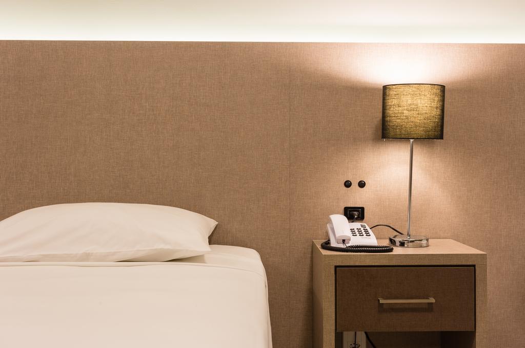 Double Room,837182174:JPEG