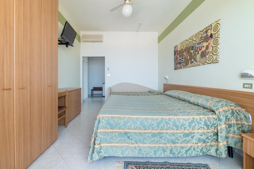 Double Room with Balcony and Partial Sea View,254446009:JPEG