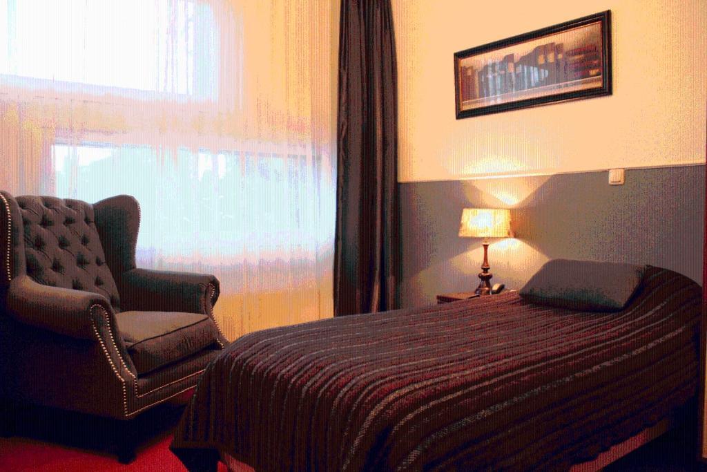Single Room,1580269221:JPEG