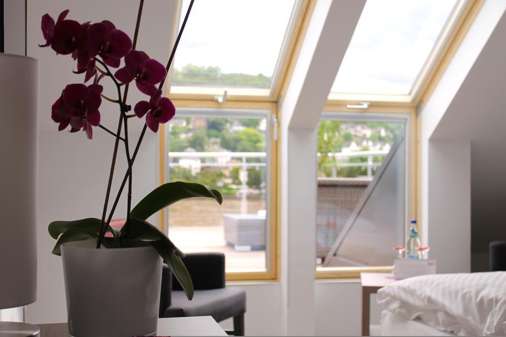 Comfort Doppelzimmer mit Dachterrasse und Aussicht auf den Rhein