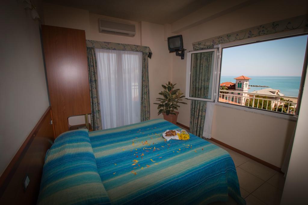 Quadruple Room,681892491:JPEG