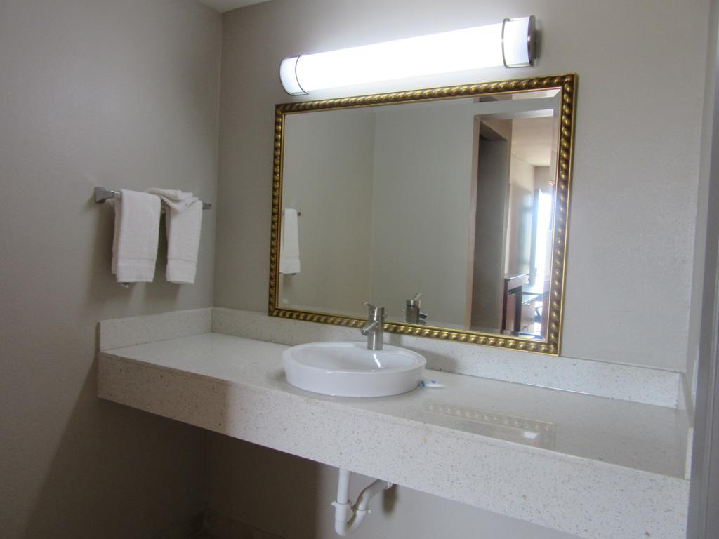 Double Room Two Double Beds Non-Smoking or Pet Friendly,256472777:JPEG