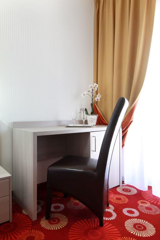 Standard Queen Room