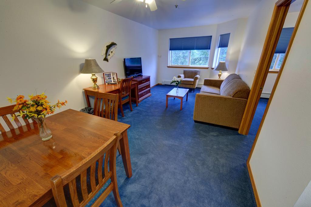 One-Bedroom King Suite