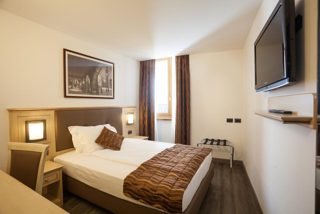 Single Room,52327601:JPEG