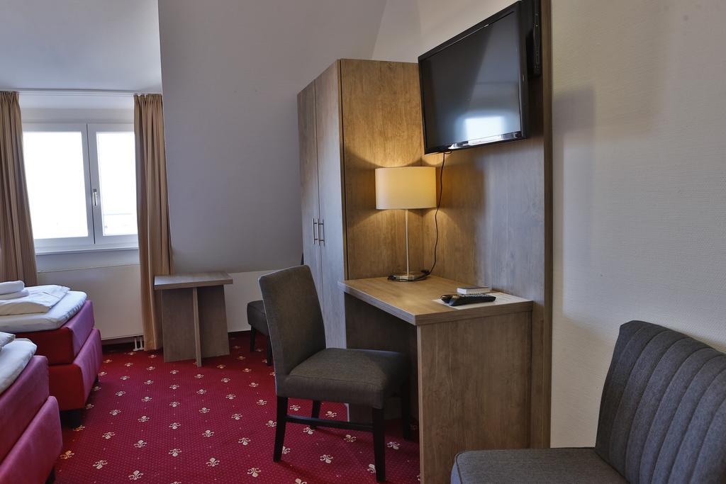 Triple Room,257991853:JPEG