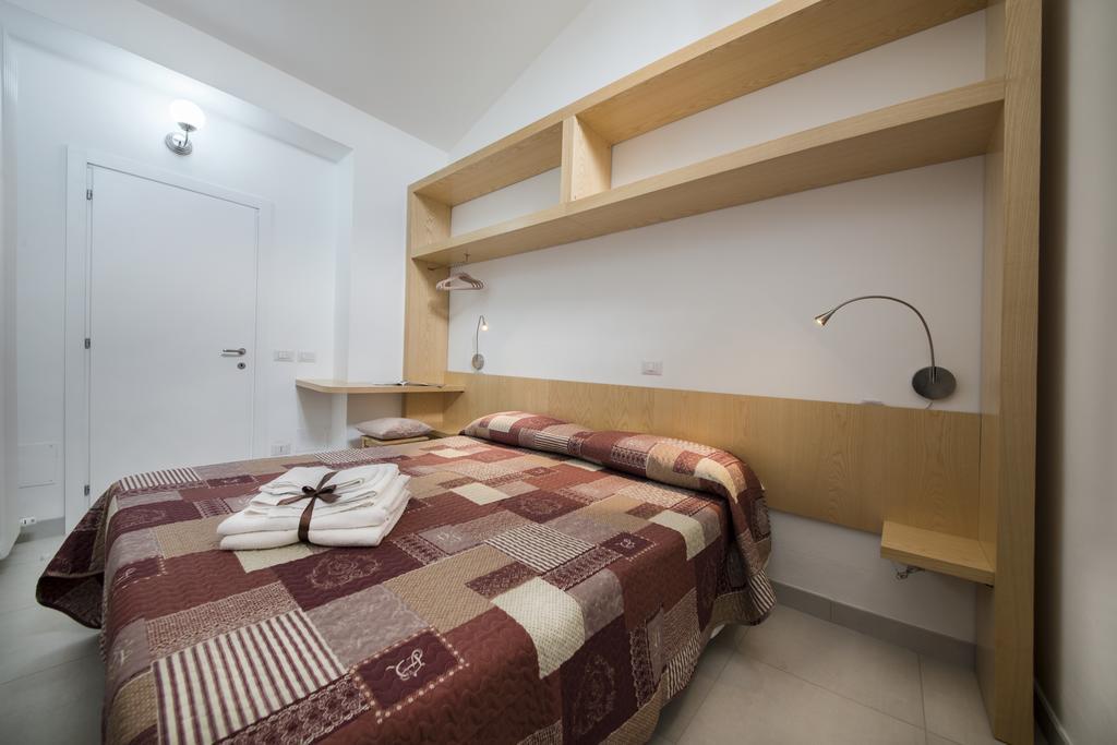 One-Bedroom Apartment-Via Borgo San Sisto II n4