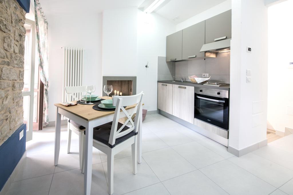 One-Bedroom Apartment-Via Borgo San Sisto II n4