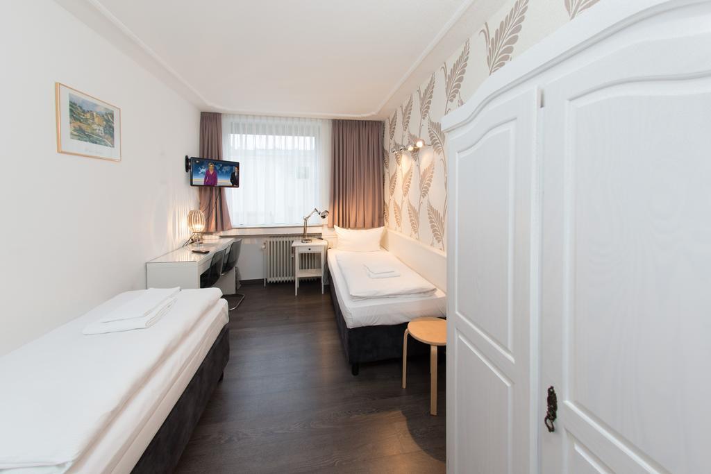 Single Room,258143077:JPEG