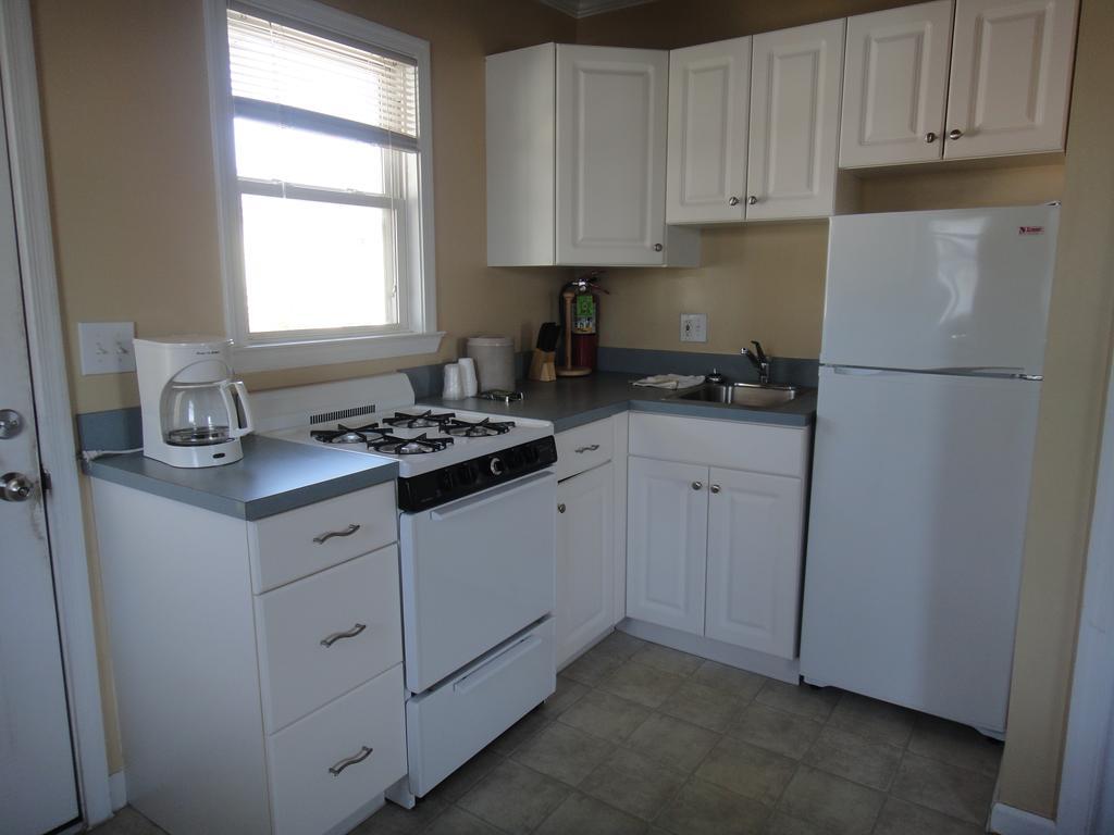 Bungalow Kitchen,1092644769:JPEG