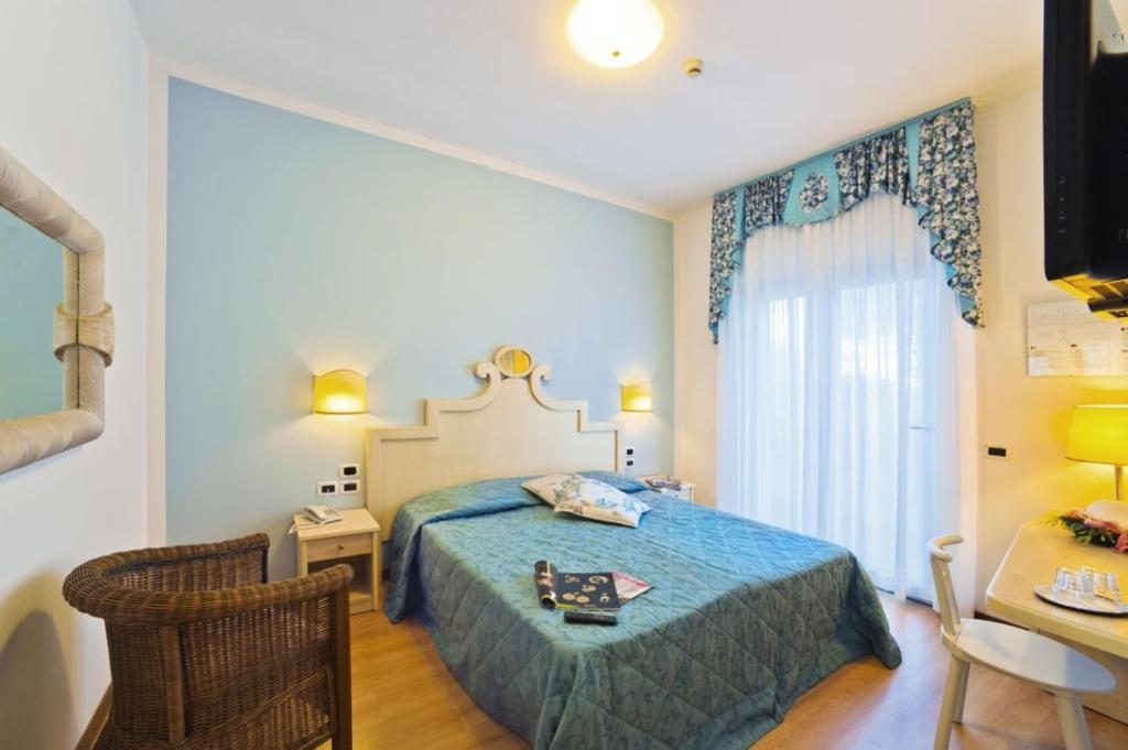 Superior Double Room,697294089:JPEG