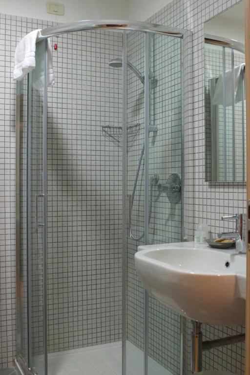 Standard Double or Twin Room,199471798:JPEG