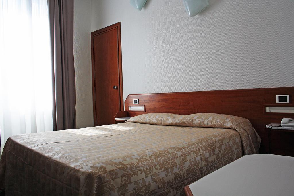 Double or Twin Room,263764345:JPEG