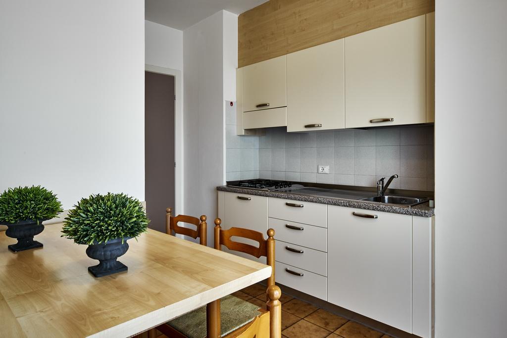 Two-Bedroom Apartment with Balcony,1237919017:JPEG