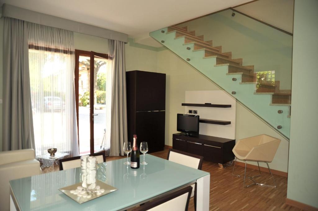 One-Bedroom Apartment Split Level,26451218:JPEG