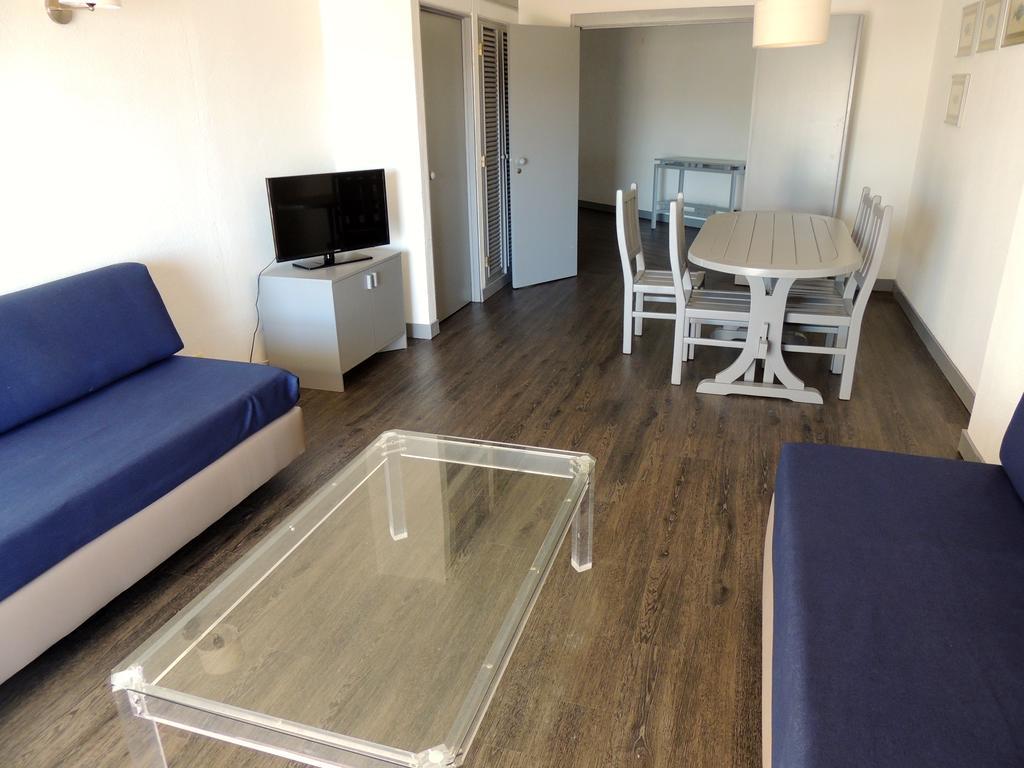 Two-Bedroom Apartment Frontal Sea View