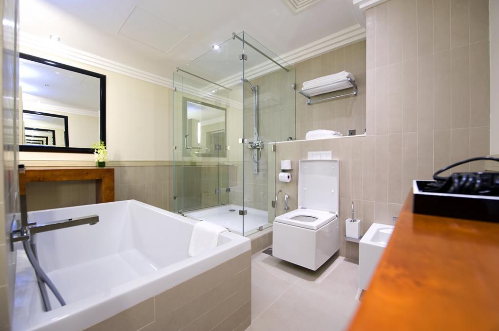 Family Suite complimentary shuttle to DXB Airport Terminal 1 & 3,264221297:JPEG