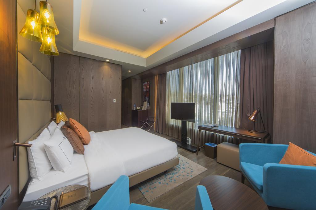 Corner Suite