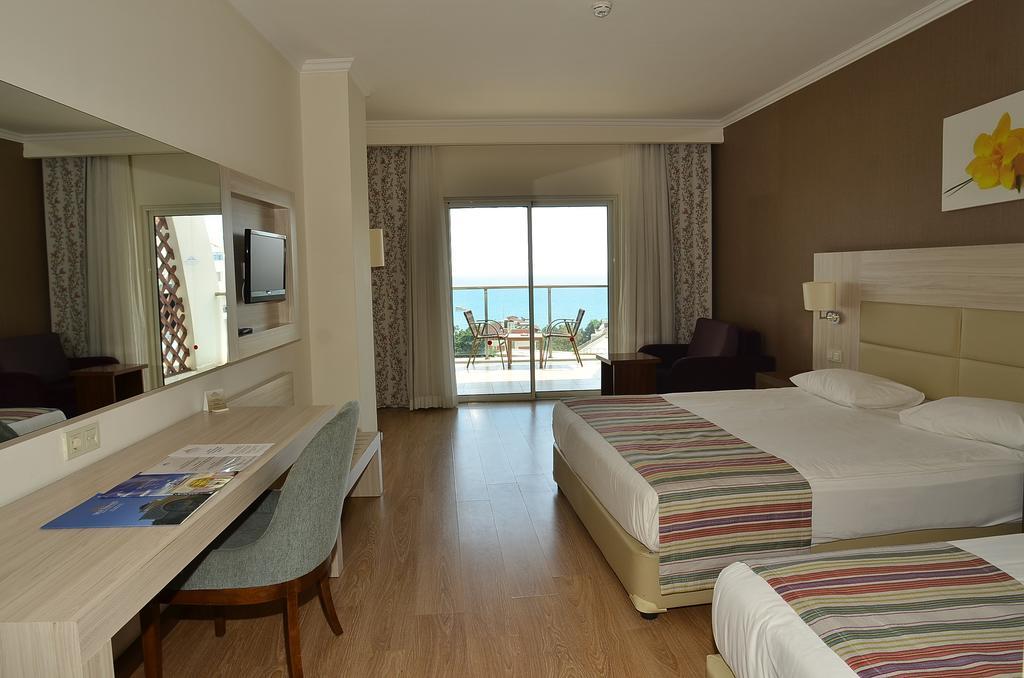 Standard Triple Room with Sea View,133102812:JPEG