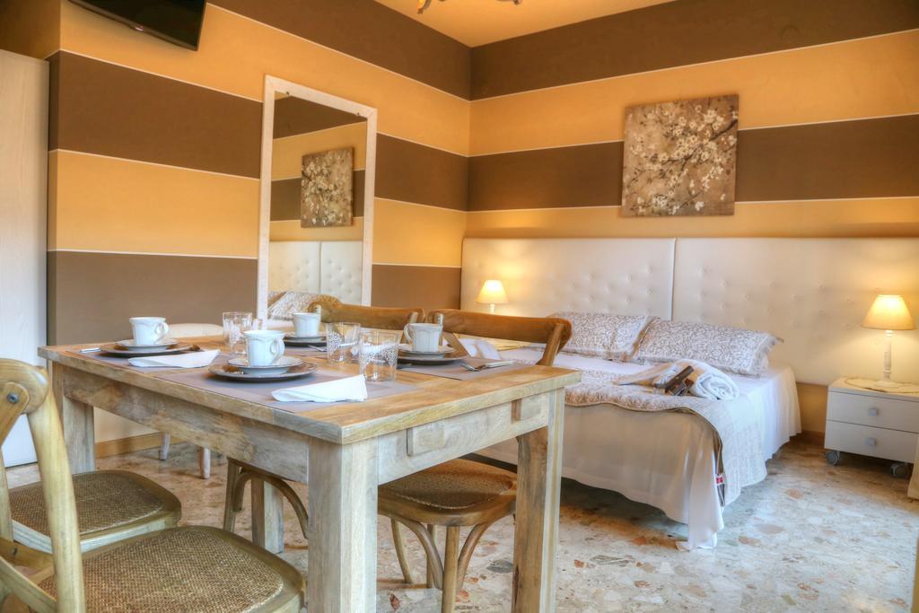 Suite Private External Bathroom