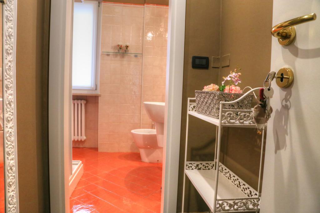 Suite Private External Bathroom