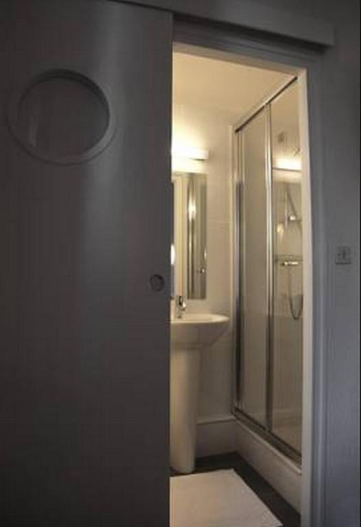 Twin Room,692182869:JPEG