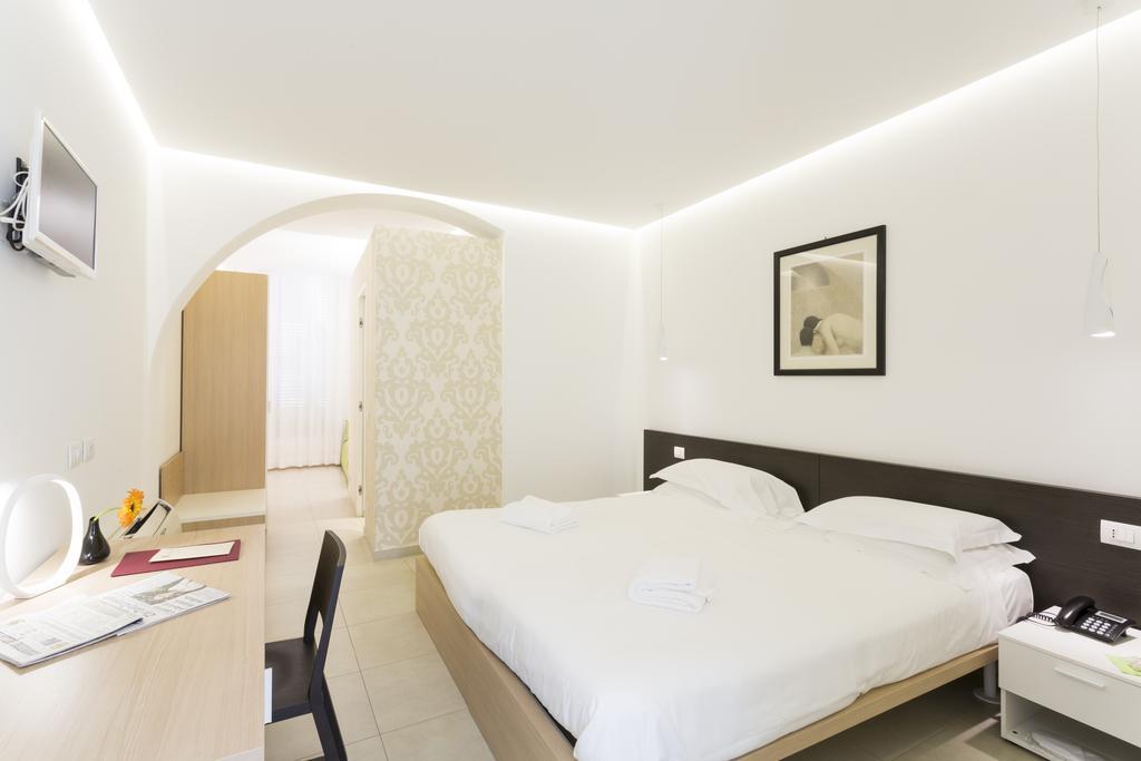 Classic Triple Room,683530443:JPEG