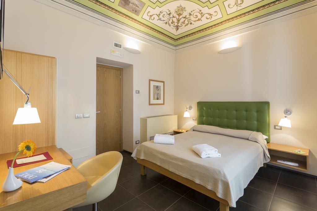 Deluxe Double Room,683529846:JPEG