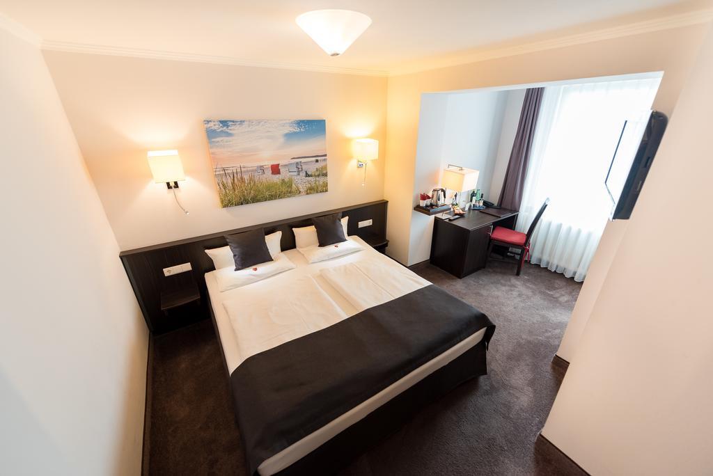 Double Room,1746840817:JPEG