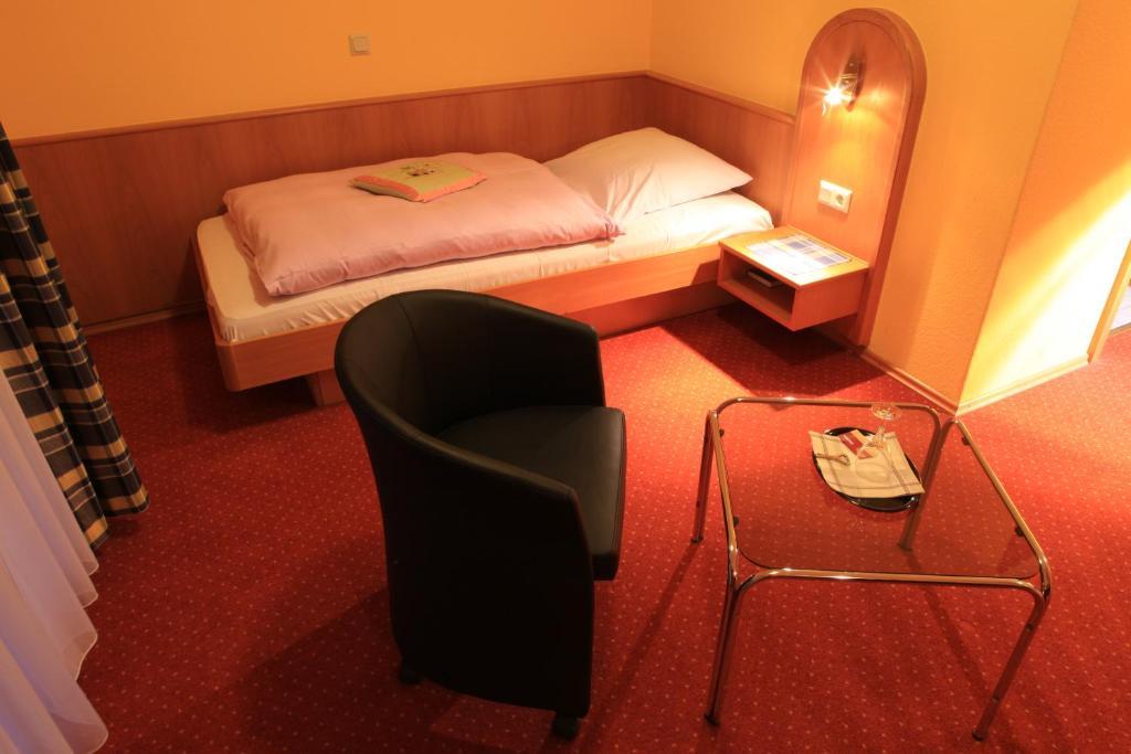 Single Room,451229295:JPEG