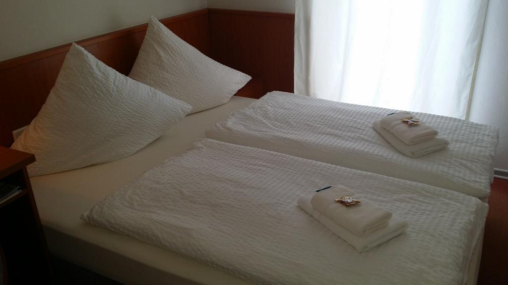 Budget Double Room shared WC,272108789:JPEG