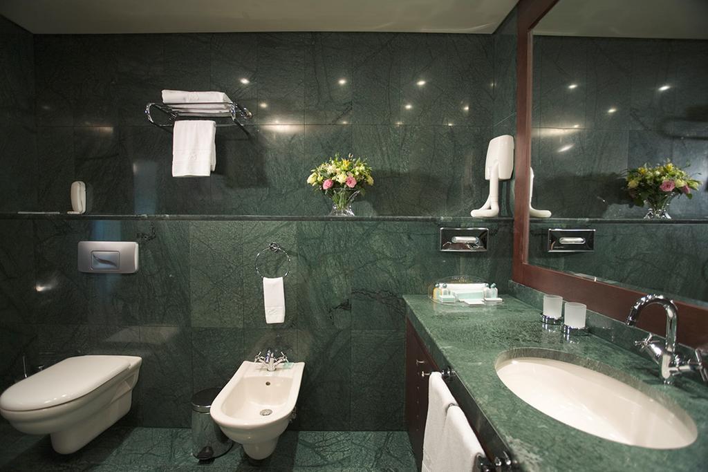 Executive Room with Views to the City or to the National Theatre,691656714:JPEG