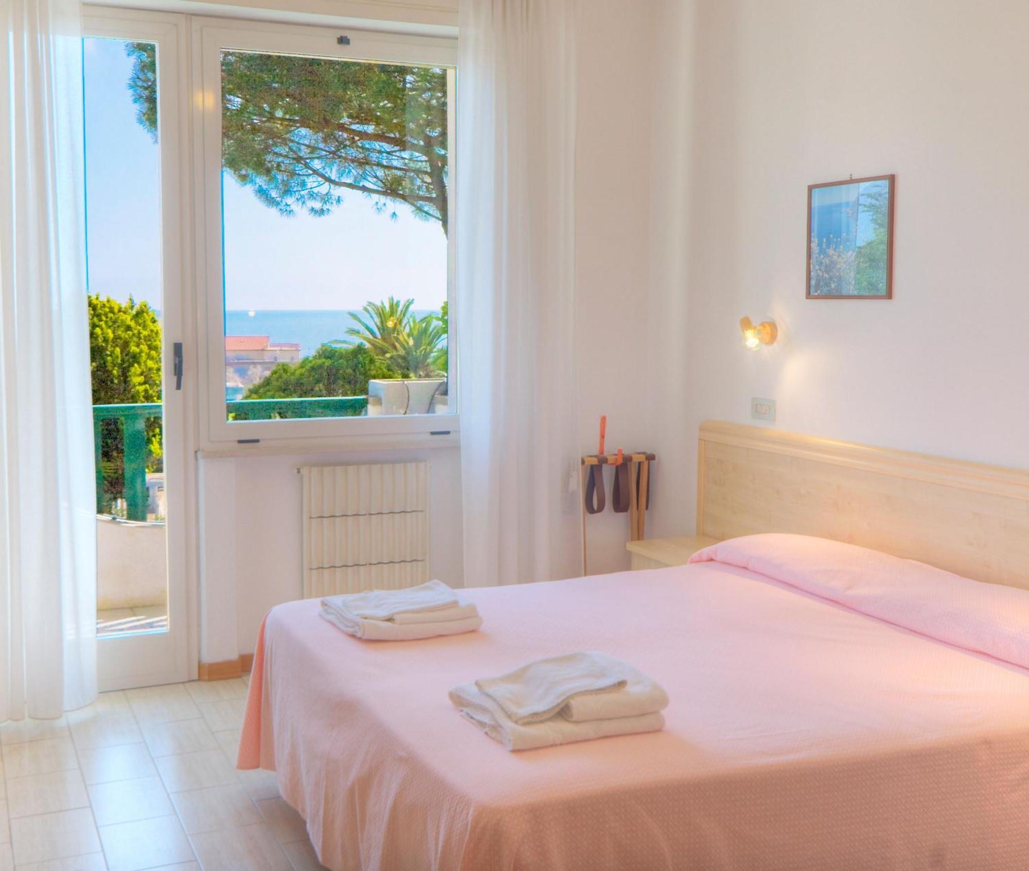Classic Double Room Balcony,1580180383:JPEG