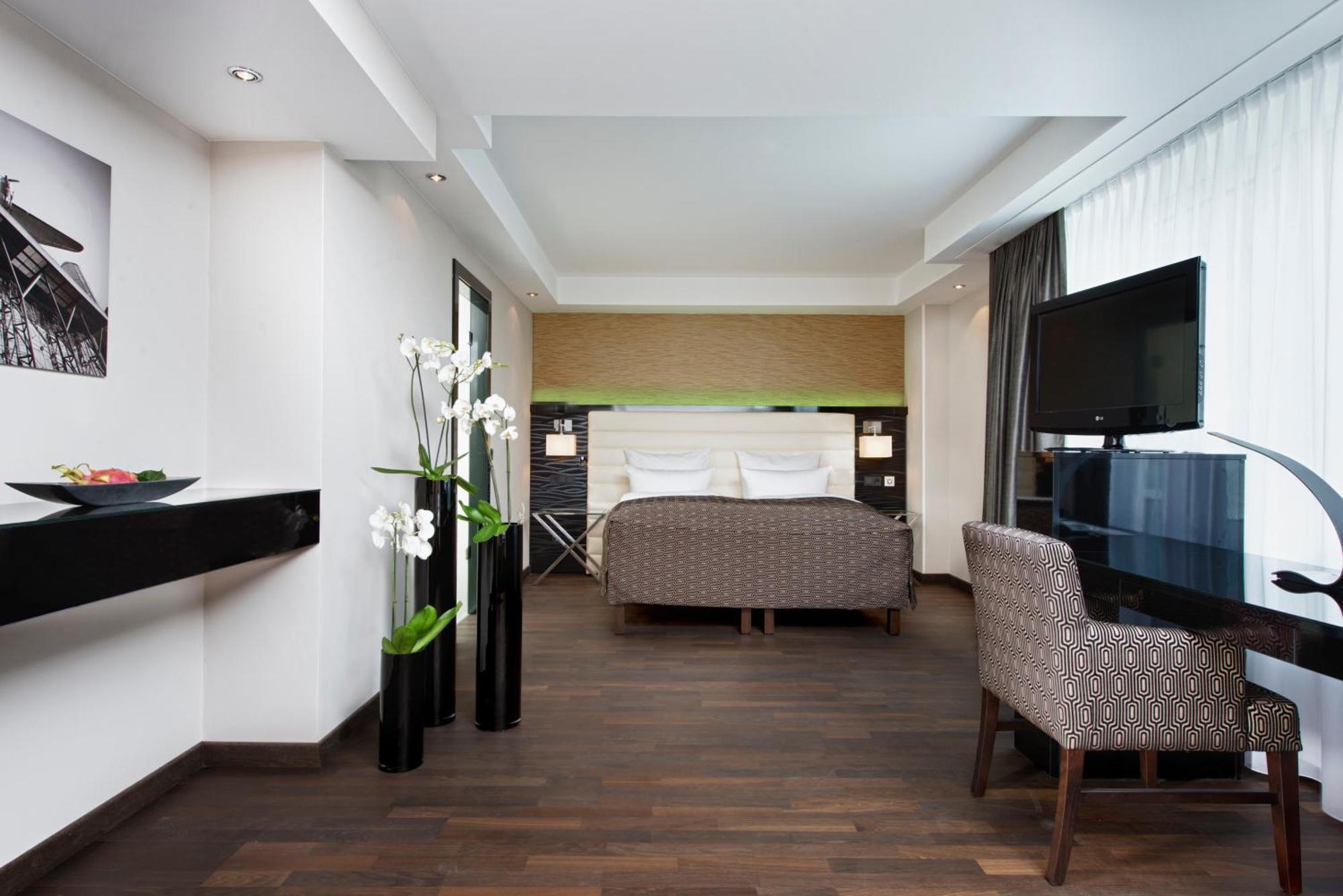 Club Suite with free Club Lounge Access,557517417:JPEG