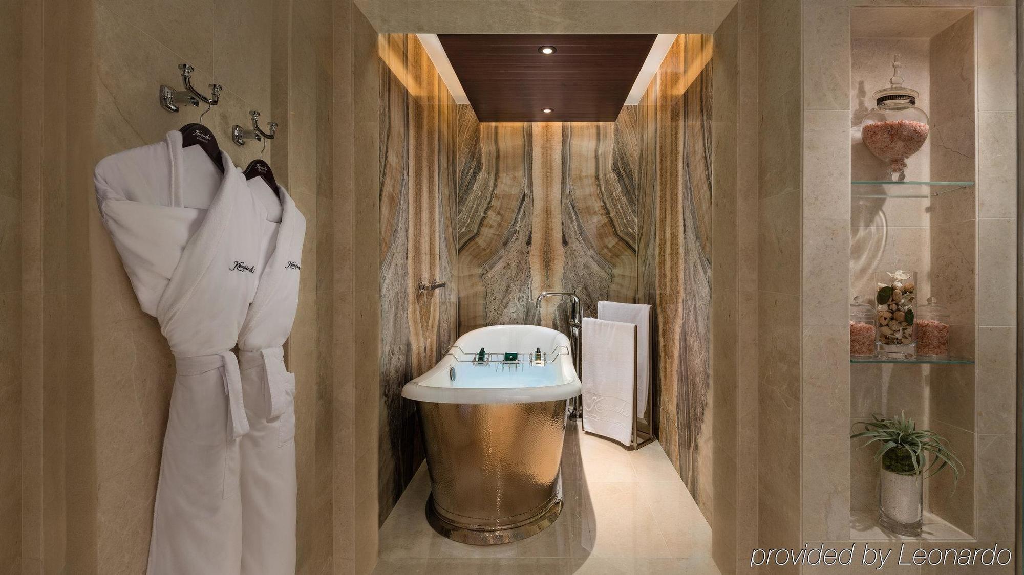 Aspen Ski Chalet Access to Snow Park Ski Dubai 2 Private Butler Lounge Access including Afternoon Tea Evening Cocktail Hours Soft Refreshments & Canapes,1280038432:JPEG