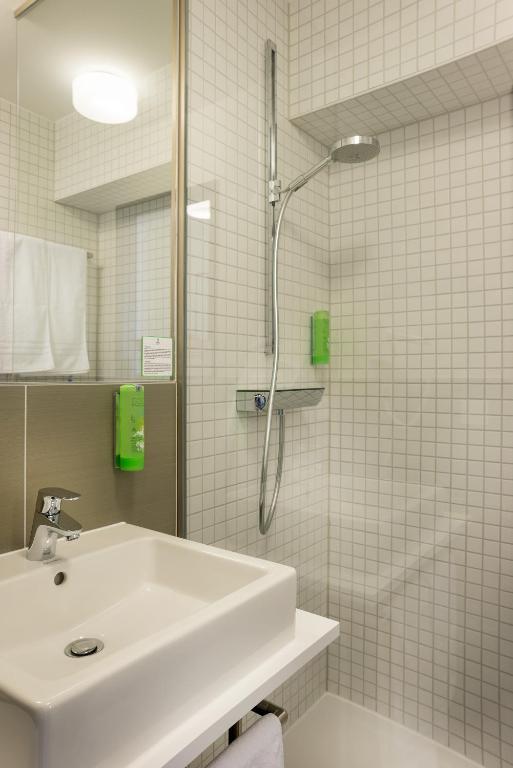 Standard Single Room,28401008:JPEG