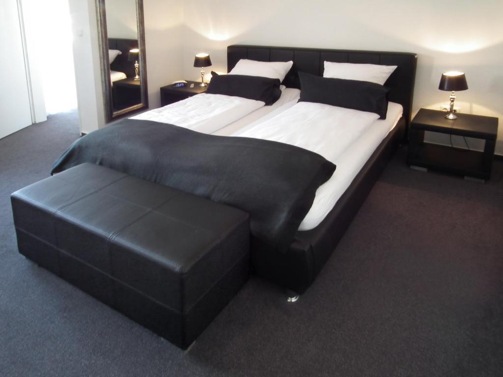 Comfort Double Room Waterbed Balcony,28439432:JPEG
