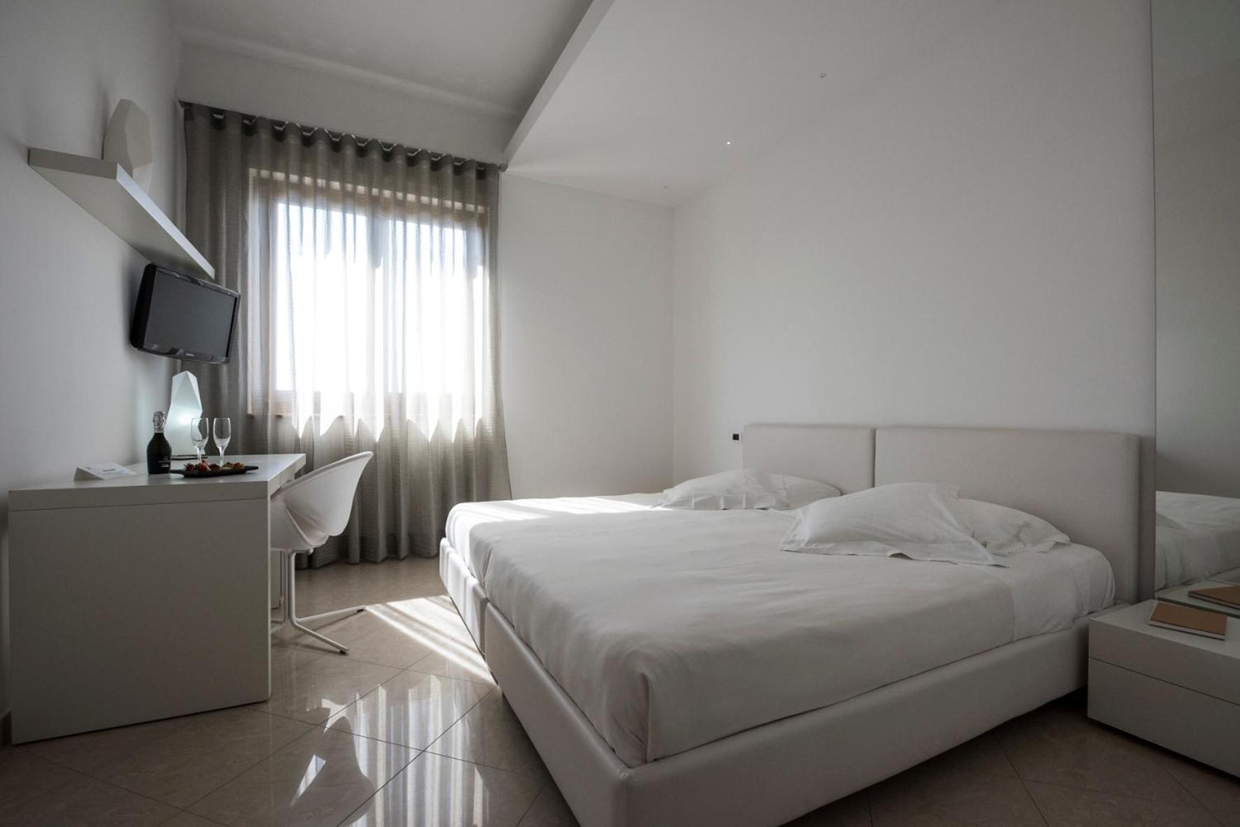 Double or Twin Room,563906325:JPEG