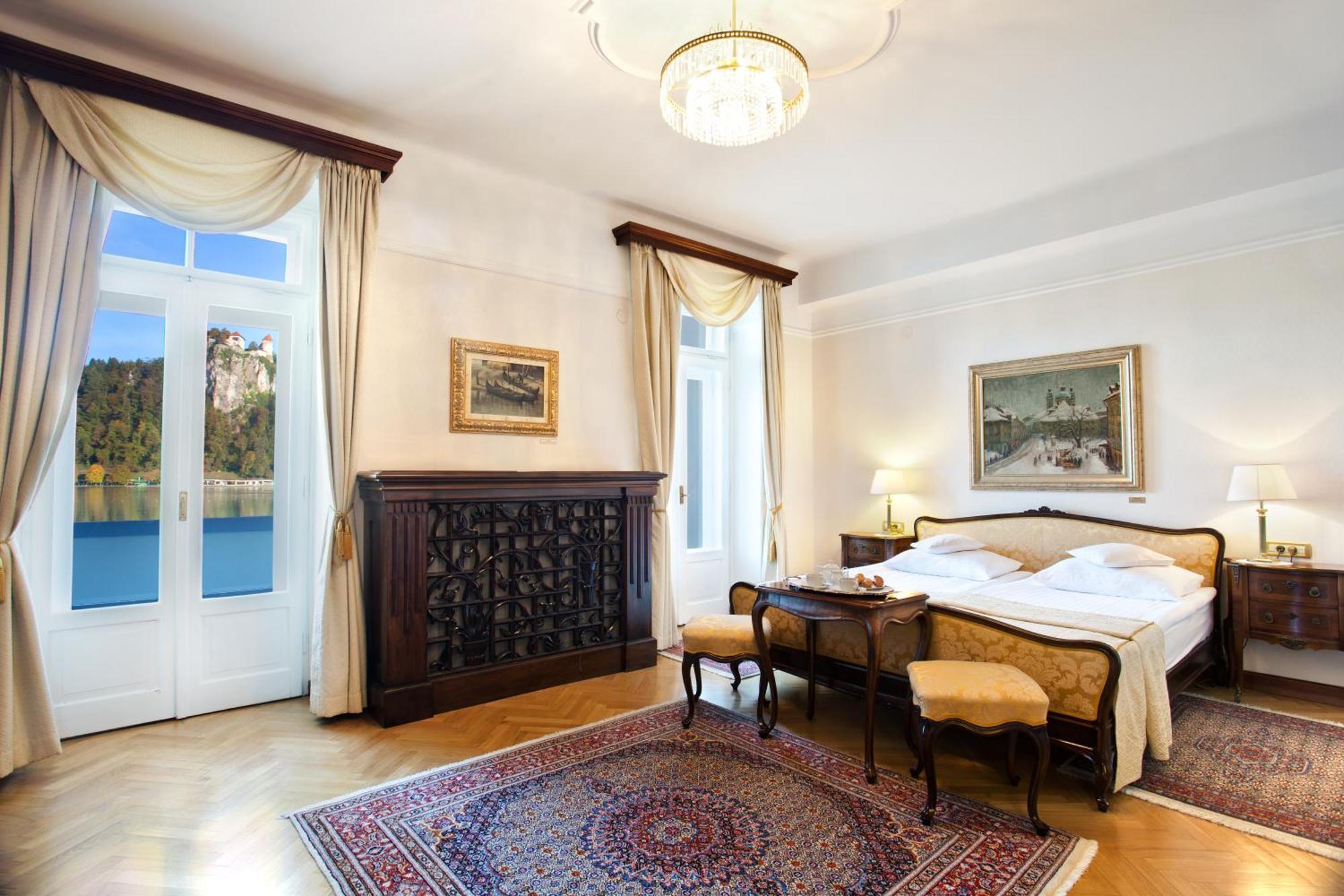 Deluxe Suite mit Balkon und Seeblick