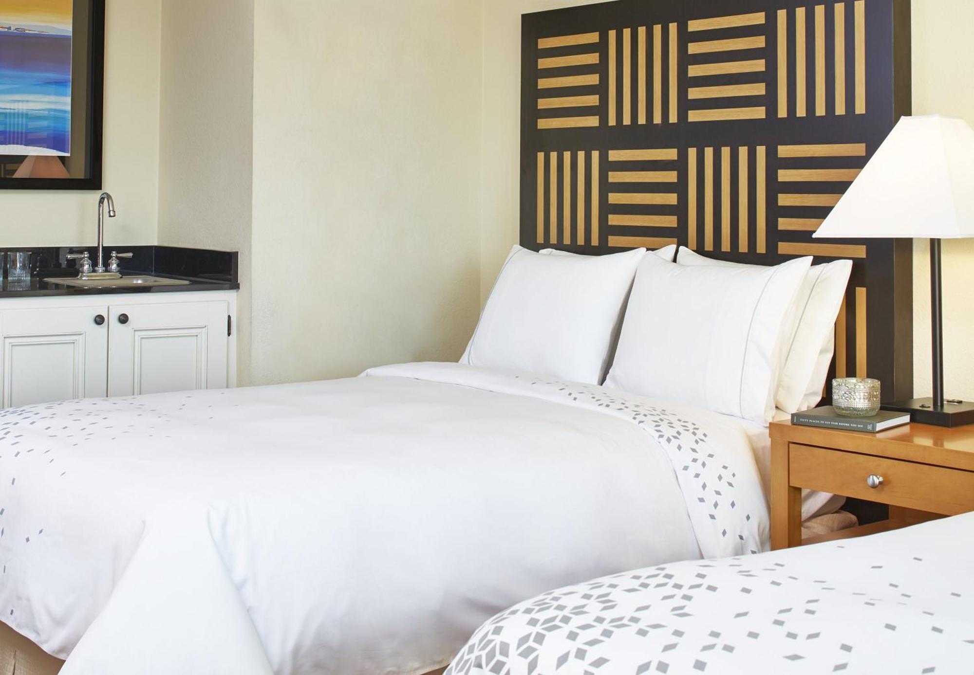 Double Room Golf or Lake View Mobility or Hearing Accessible Roll Shower,293004848:JPEG
