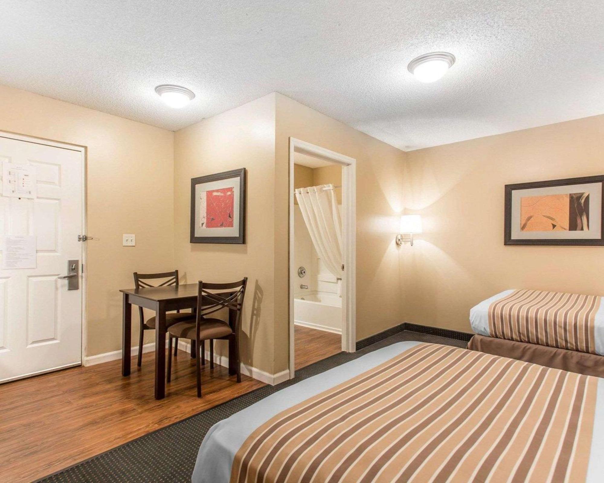 Queen Room with Two Queen Beds - Non-Smoking
