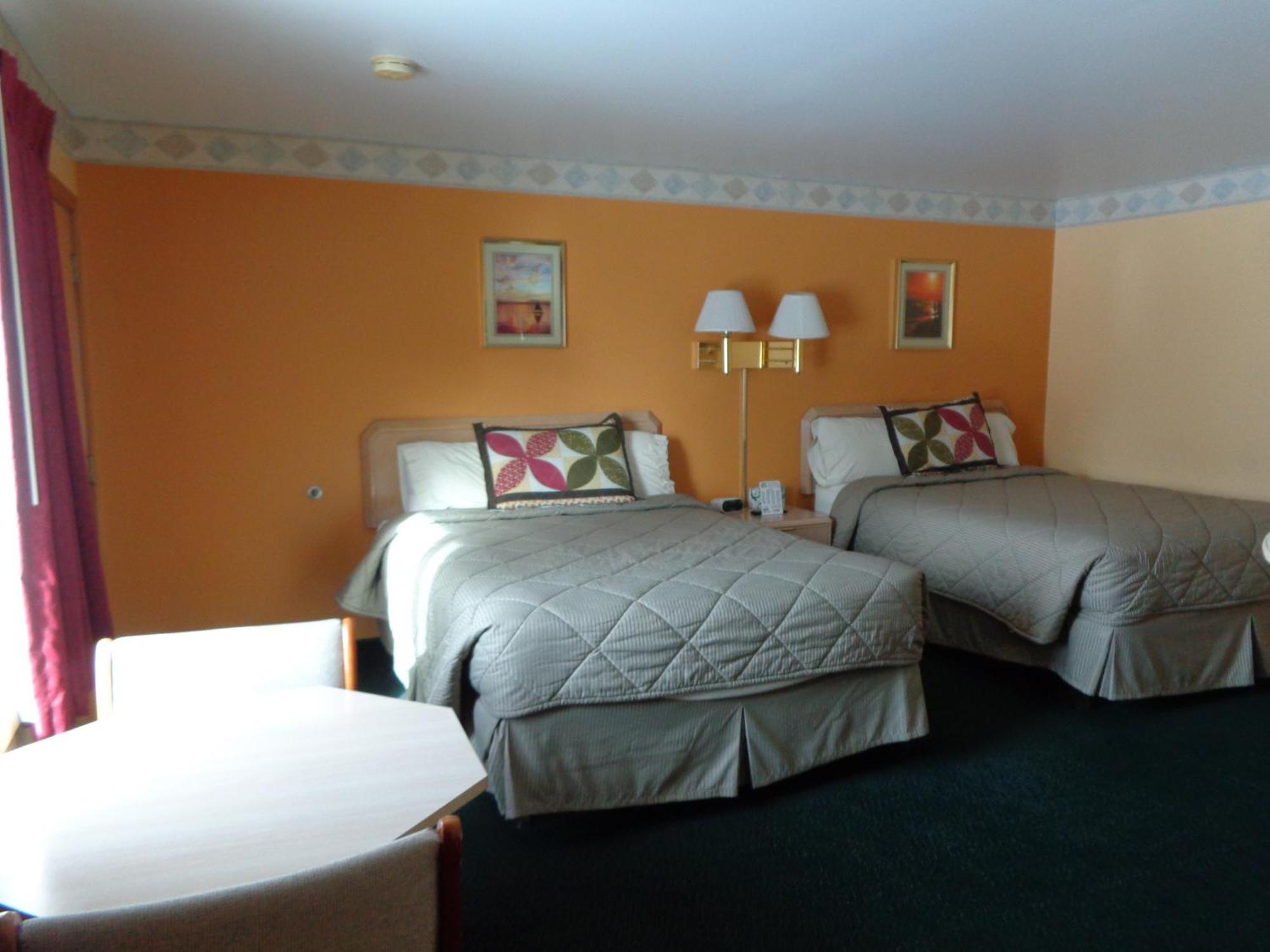 Queen Room Two Queen Beds