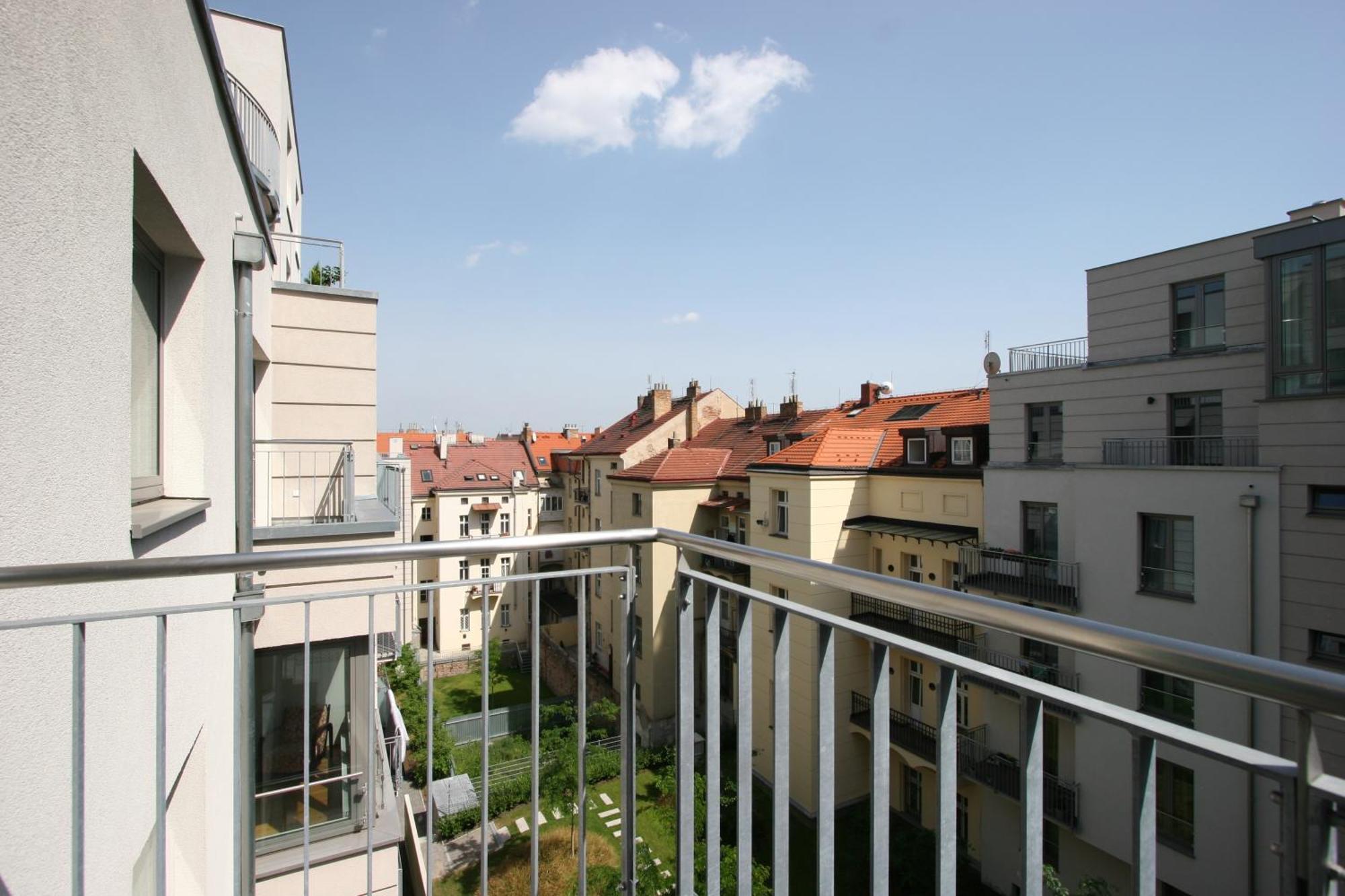 One-Bedroom Apartment (4 Adults),303557184:JPEG