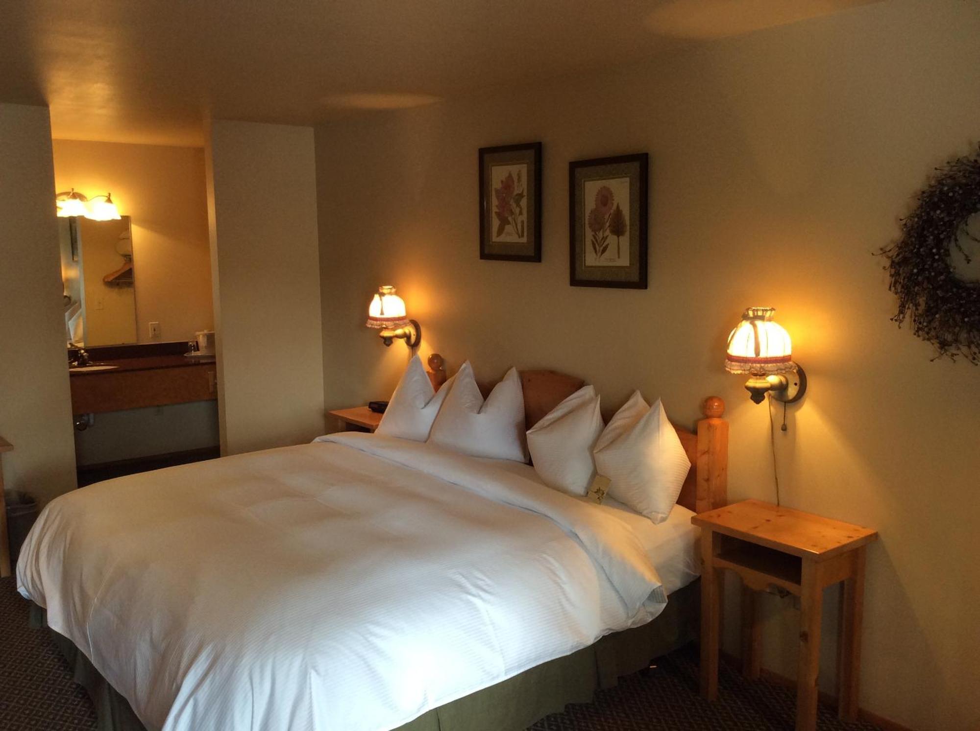 Standard Queen Room Two Queen Beds