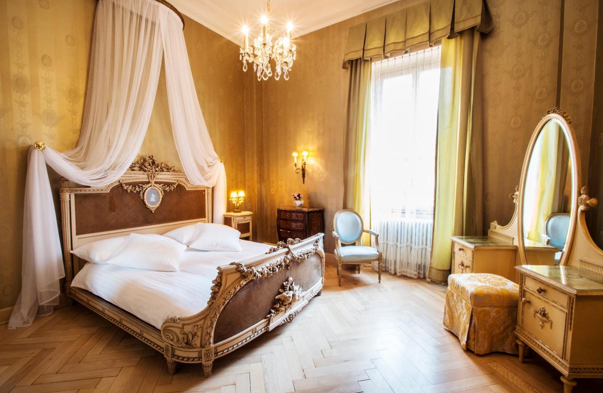 Belle Époque Double Room Canopy Bed