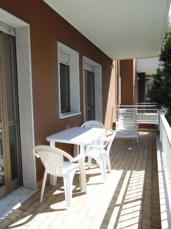 One-Bedroom Apartment,217852943:JPEG