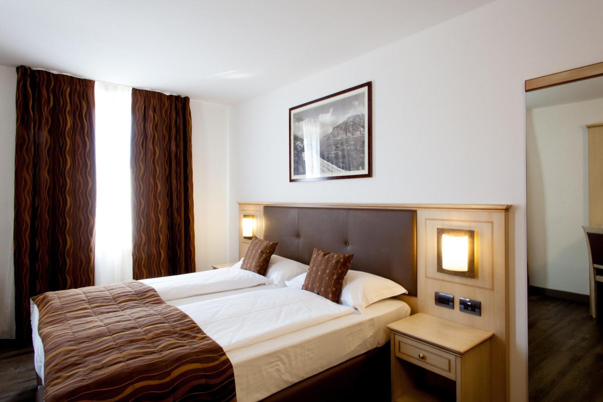 Double or Twin Room,1209522961:JPEG