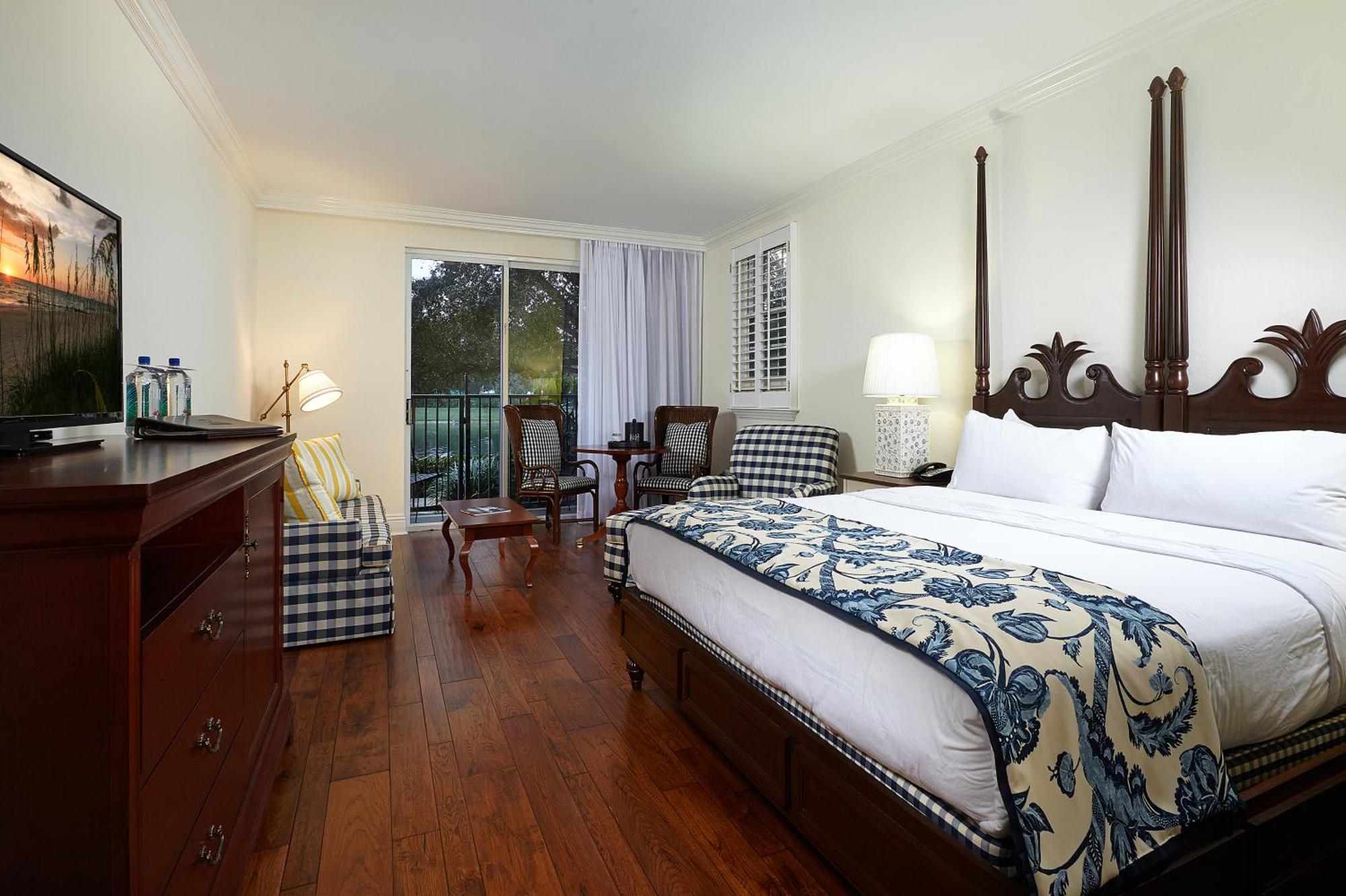 Deluxe King Room Lake View Balcony