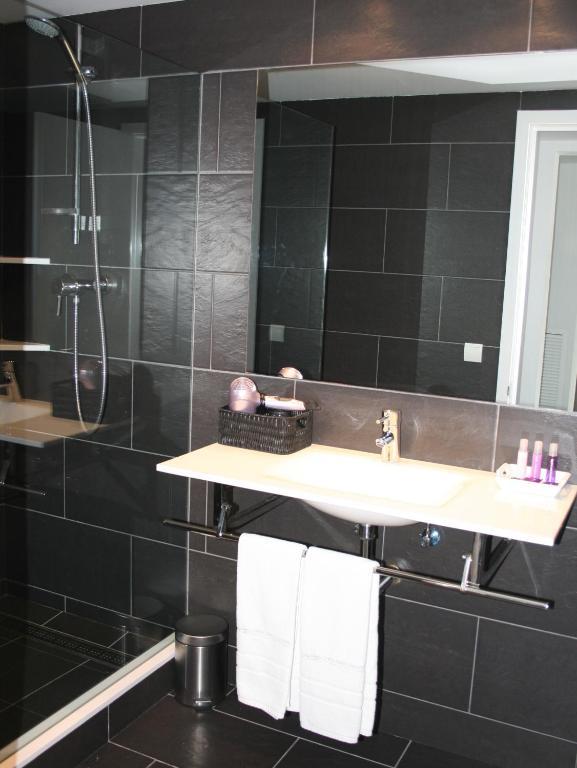 Superior One-Bedroom Apartment,31277060:JPEG