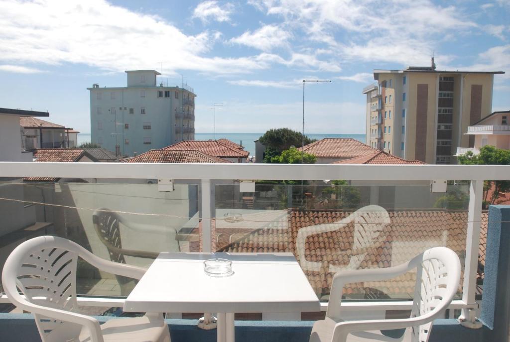 Superior Double Room with Partial Sea View,118916734:JPEG